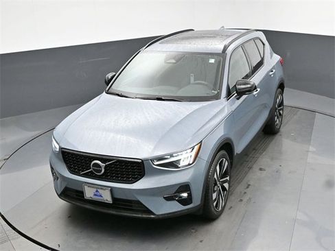 Used 2023 Volvo XC40 B5 Plus w/ Protection Package Premier image 43