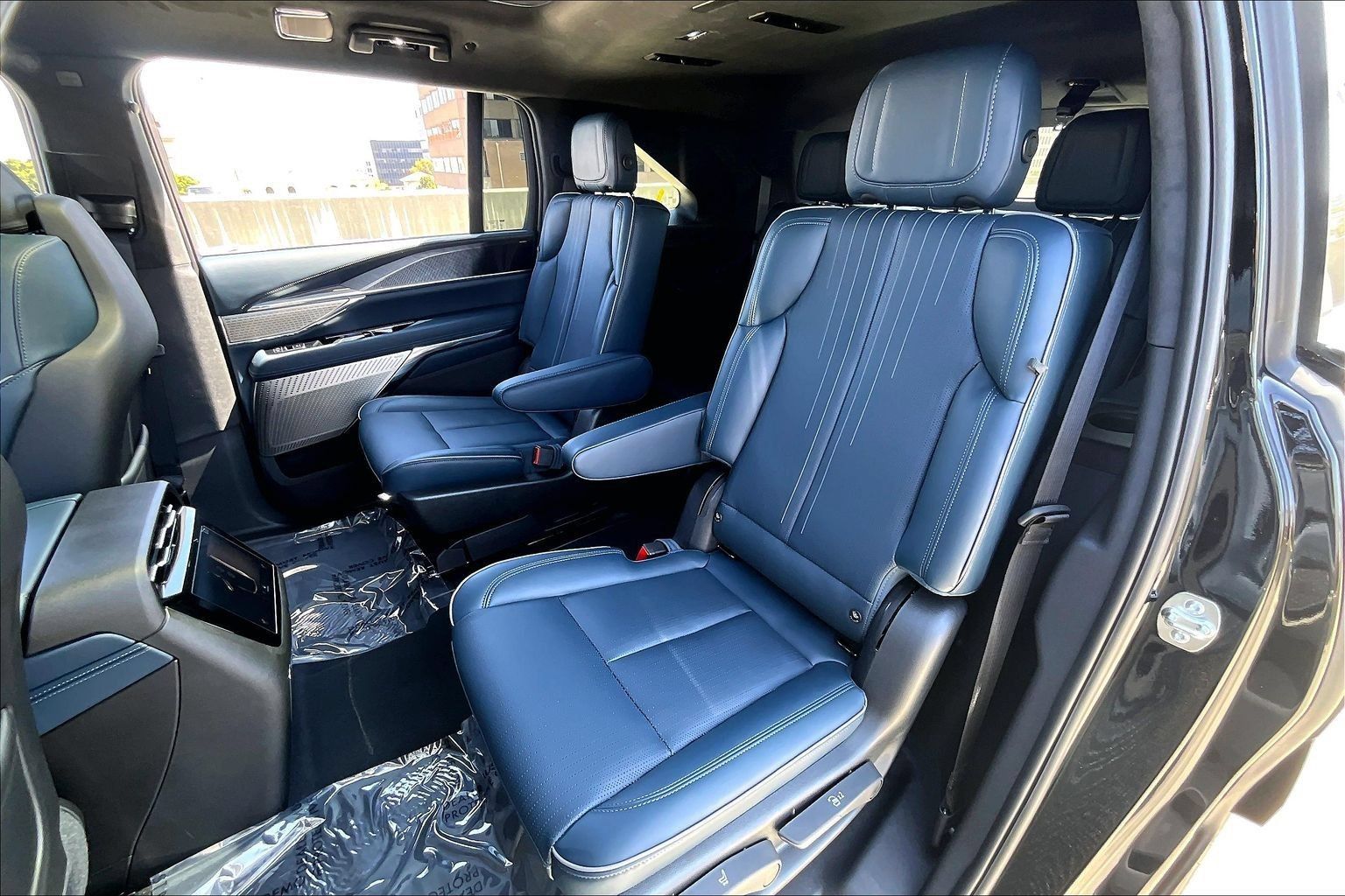 New 2026 Cadillac Escalade IQ Luxury 2 w/ LPO, Floor Liner Package AWD/4WD image 17