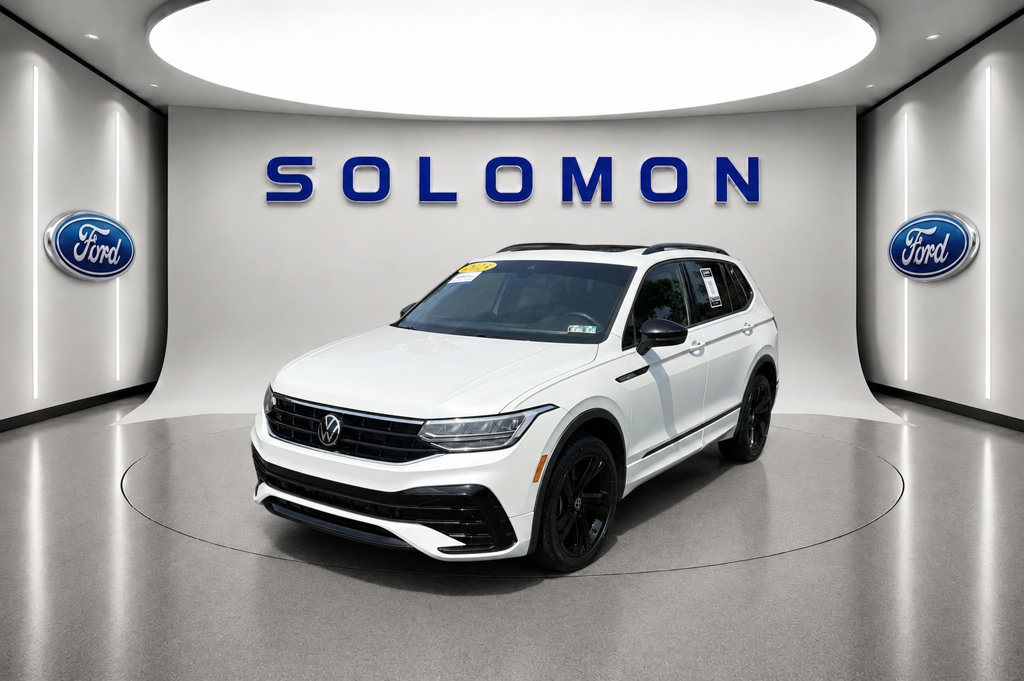 Used 2023 Volkswagen Tiguan SE R-Line FWD image 1