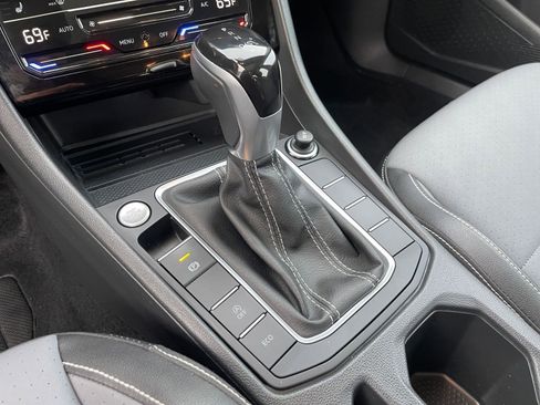 Used 2025 Volkswagen Jetta SE image 41