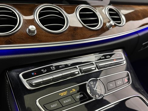 Used 2018 Mercedes-Benz E 400 4MATIC Sedan w/ Premium 1 Package image 18