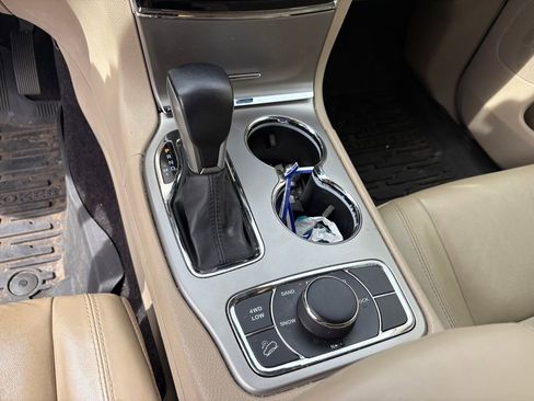 Used 2019 Jeep Grand Cherokee Limited AWD/4WD image 23