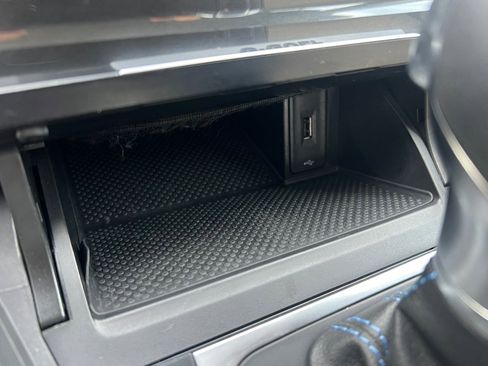 Used 2019 Volkswagen e-Golf SE image 26