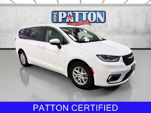 Used 2023 Chrysler Pacifica Touring-L image 1