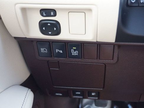 Used 2016 Lexus ES 350 w/ Premium Package w/Wood Trim FWD image 24