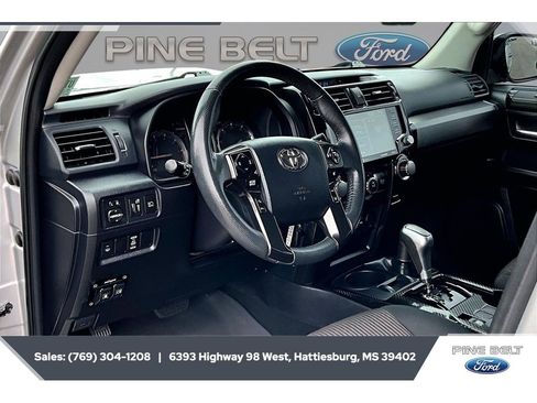 Used 2020 Toyota 4Runner TRD Off-Road AWD/4WD image 12