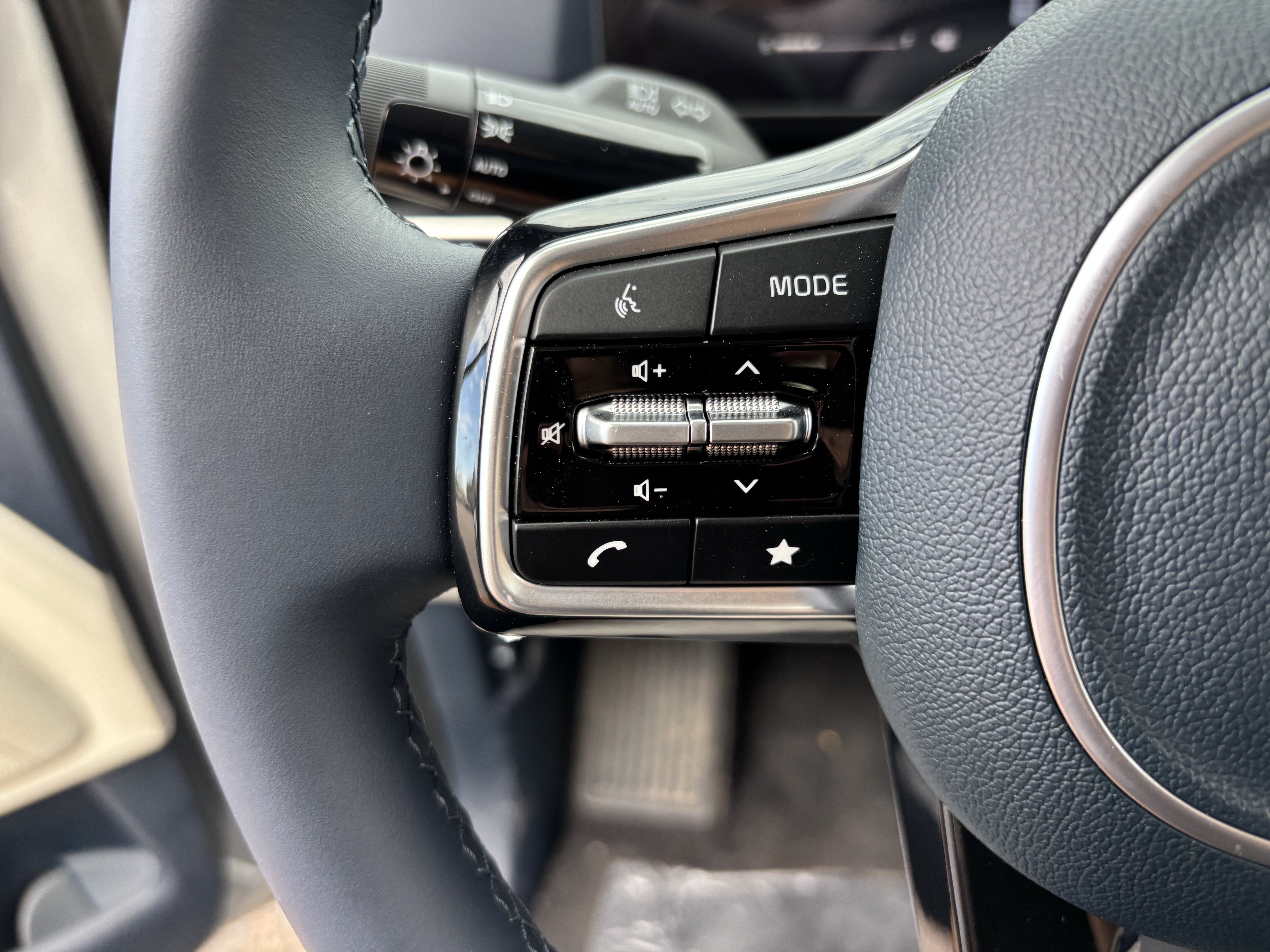 New 2026 Kia Carnival EX FWD image 26