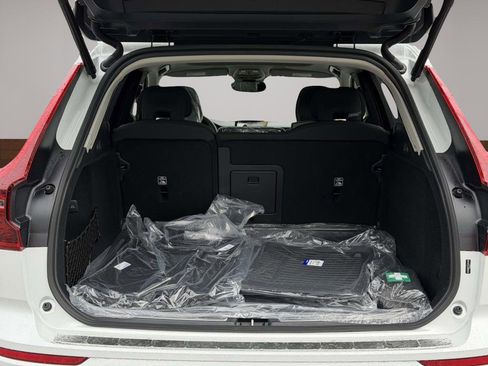 New 2026 Volvo XC60 T8 Plus w/ Protection Package Premier AWD/4WD image 13