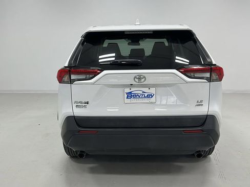Used 2022 Toyota RAV4 LE image 4