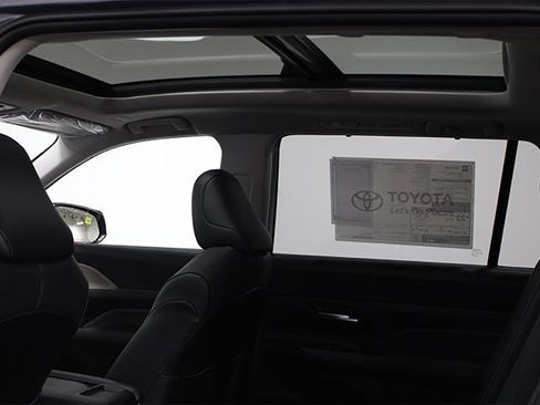 New 2026 Toyota Grand Highlander Platinum image 4