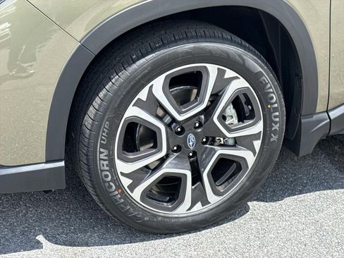 Used 2023 Subaru Ascent Limited w/ Technology Package AWD/4WD image 7
