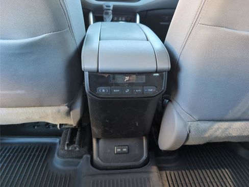 Used 2023 Toyota Highlander L image 27