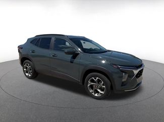 Used 2025 Chevrolet Trax LT w/ LT Convenience Package FWD video 2