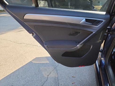 Used 2015 Volkswagen Golf 4-Door FWD image 24