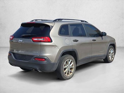 Used 2017 Jeep Cherokee Sport image 5