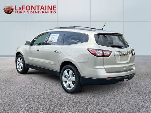 Used 2016 Chevrolet Traverse LT w/ Style and Technology Package FWD image 5