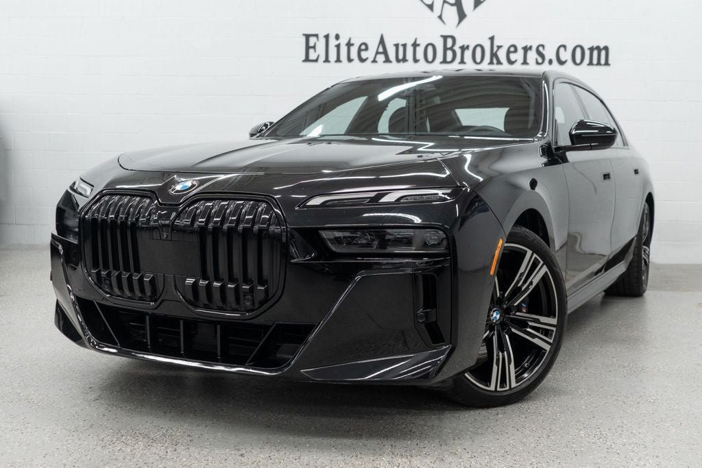 Used 2023 BMW 760i xDrive AWD/4WD image 60