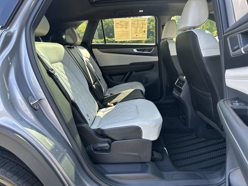 Used 2024 Volkswagen Atlas Cross Sport SEL Premium R-Line AWD/4WD image 27