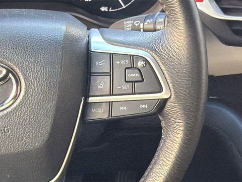 Used 2023 Toyota Sienna XLE image 20