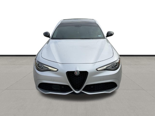 Used 2019 Alfa Romeo Giulia w/ Quick Order Package 22K Sport RWD image 2