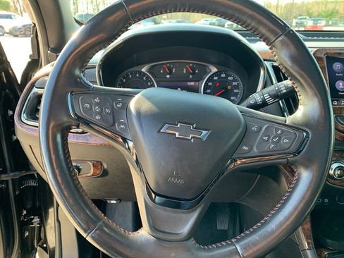 Used 2022 Chevrolet Equinox RS w/ RS Leather Package image 30