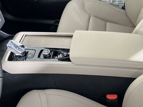 New 2026 Volvo XC90 T8 Plus w/ Protection Package Premier image 20