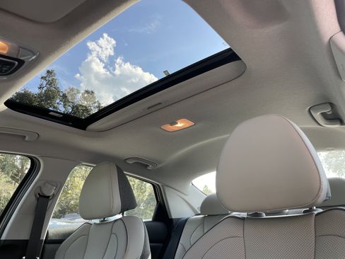 Used 2023 Hyundai Elantra Limited image 19