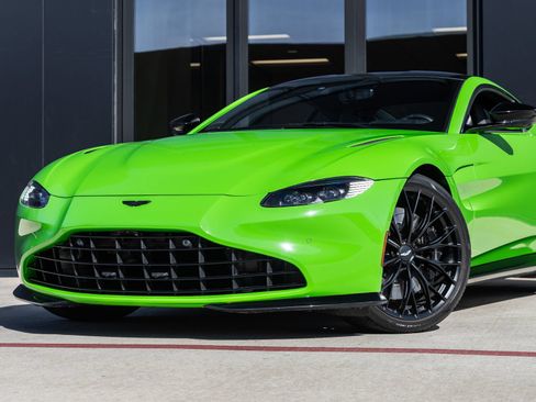 Used 2022 Aston Martin V8 Vantage Coupe RWD image 3