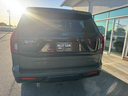 Used 2025 Ford Expedition Tremor AWD/4WD image 3