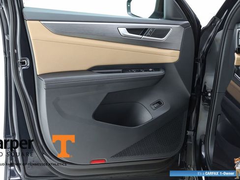 Used 2025 Volkswagen Atlas Cross Sport SE w/ Panoramic Sunroof Package image 18