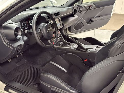 Used 2024 Toyota GR86 Premium image 13