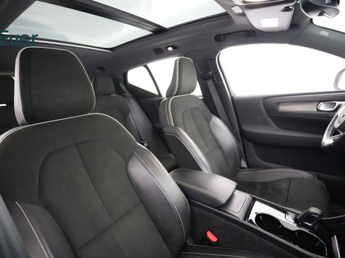 Used 2021 Volvo XC40 P8 Recharge w/ Advanced Package AWD/4WD image 4