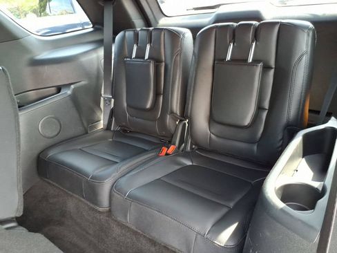 Used 2017 Ford Explorer XLT w/ Equipment Group 202A AWD/4WD image 12