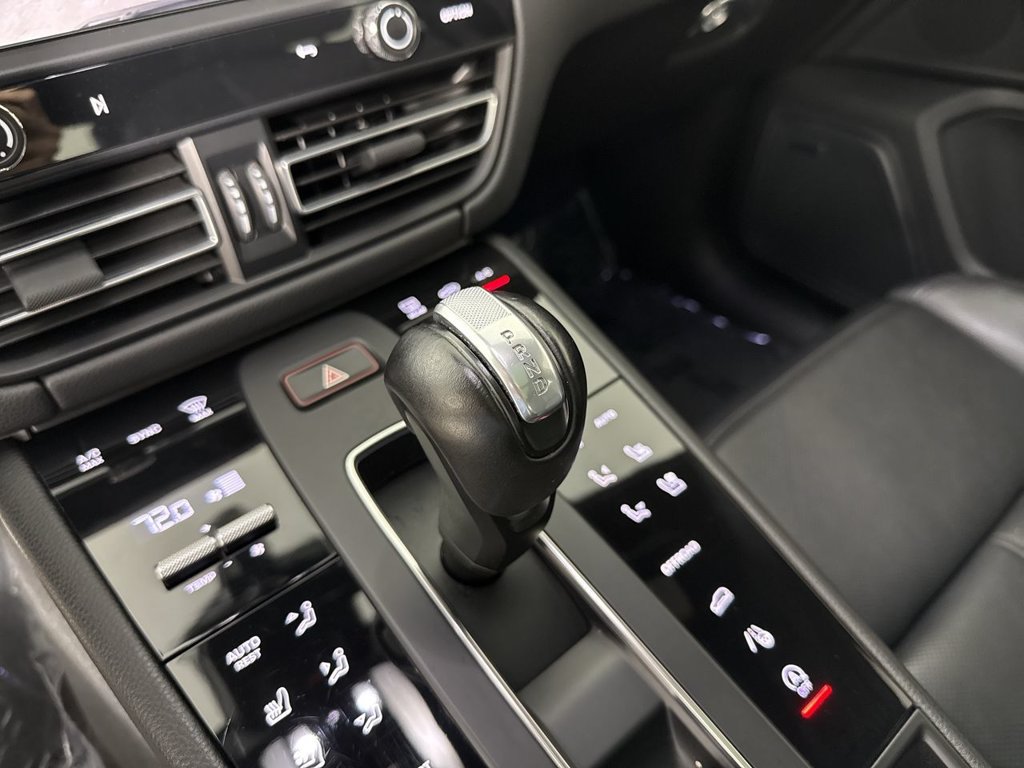 Certified 2024 Porsche Macan w/ Premium Plus Package AWD/4WD image 32