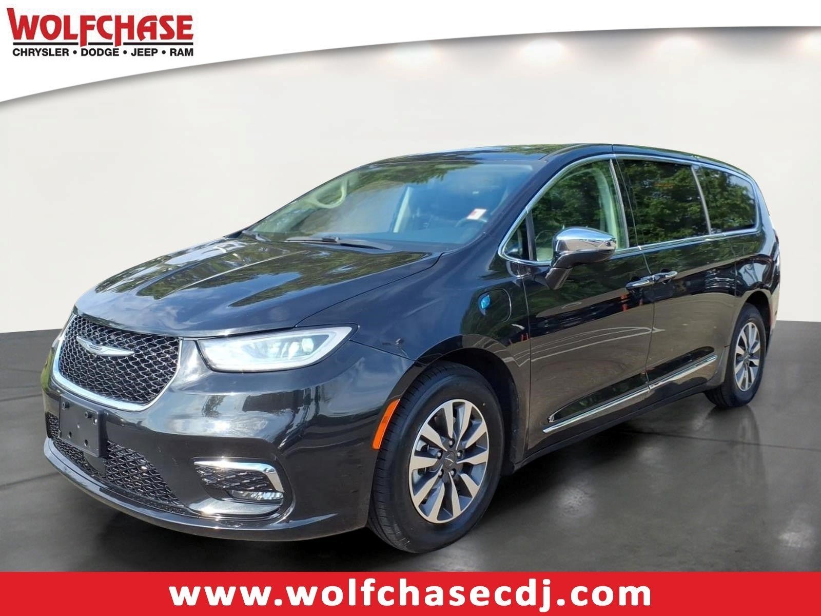 Certified 2023 Chrysler Pacifica Limited FWD image 1