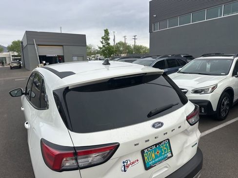 Used 2020 Ford Escape SE image 13