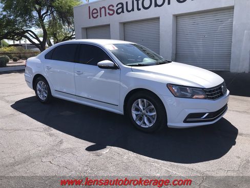 Used 2017 Volkswagen Passat 1.8T S FWD image 2