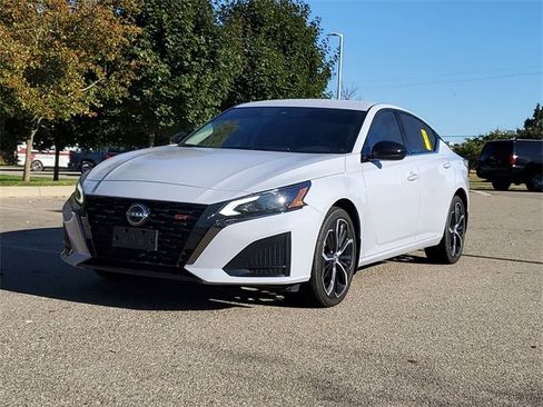 Certified 2025 Nissan Altima 2.5 SR image 2