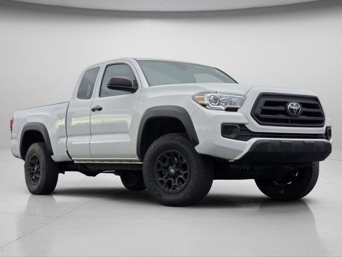 Used 2022 Toyota Tacoma SR image 2