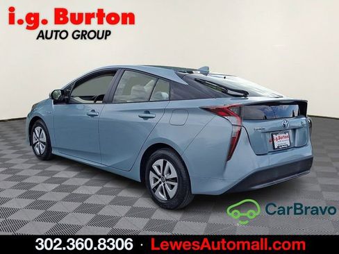 Used 2017 Toyota Prius Three FWD image 4