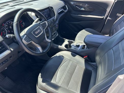 Used 2024 GMC Terrain Denali w/ Denali Premium Package AWD/4WD image 9