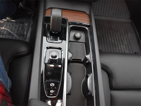 Used 2023 Volvo S60 B5 Ultimate w/ Climate Package image 32