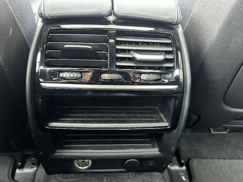 Used 2018 BMW 530e w/ Premium Package 2 RWD image 33