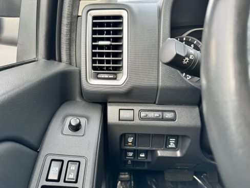 Used 2022 Nissan Frontier SV AWD/4WD image 18