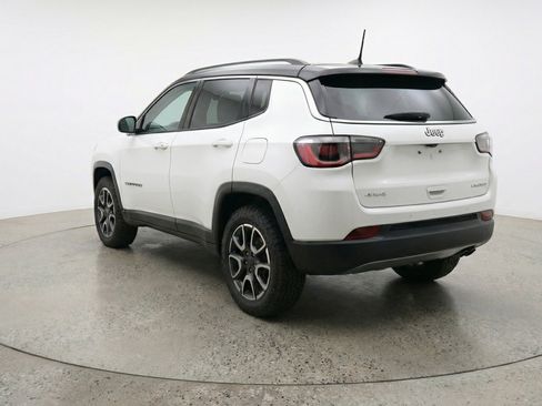 Used 2025 Jeep Compass Trailhawk AWD/4WD image 6