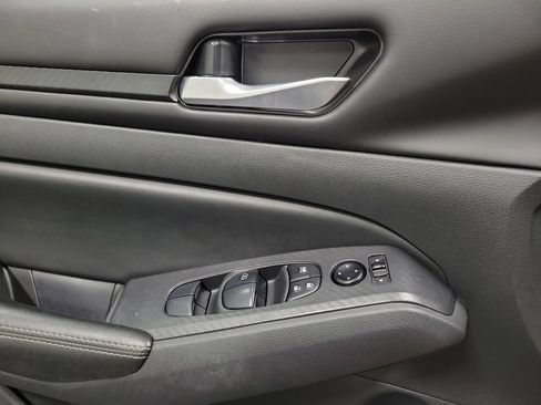 Used 2024 Nissan Altima 2.5 SV FWD image 26