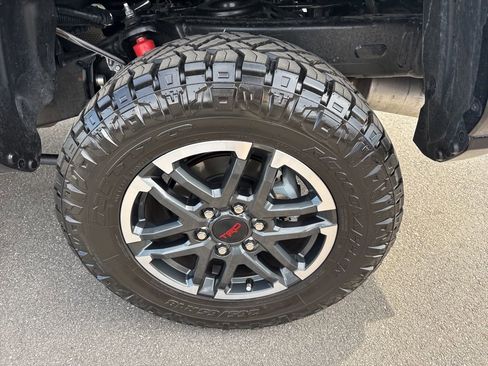 Used 2025 Toyota Tacoma TRD Sport AWD/4WD image 32