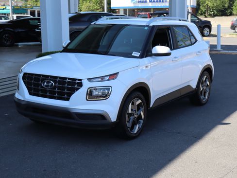 Used 2021 Hyundai Venue SEL FWD image 5