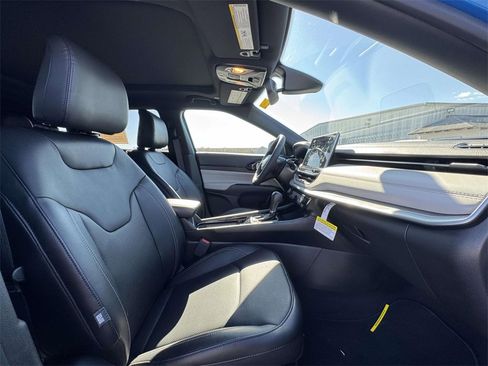 Used 2025 Jeep Compass Limited w/ Elite Group image 15