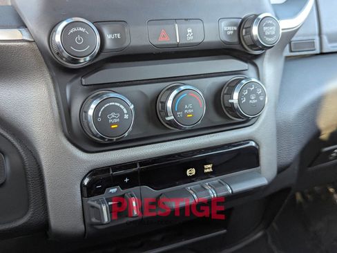 Used 2024 RAM 2500 Big Horn AWD/4WD image 28